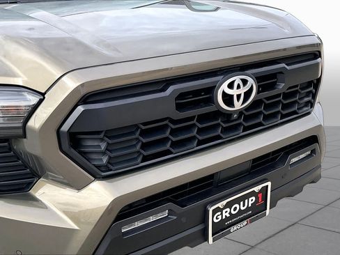Used 2024 Toyota Tacoma TRD Off-Road w/ TRD Off Road Premium Package AWD/4WD image 29