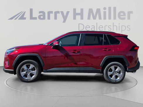 Used 2025 Toyota RAV4 XLE AWD/4WD image 2