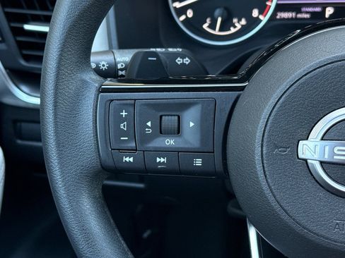 Used 2023 Nissan Rogue SV FWD image 30