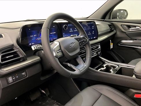 New 2025 Chevrolet Traverse LT w/ Enhanced Driving Package image 6