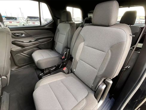 Used 2022 Chevrolet Traverse LT image 19