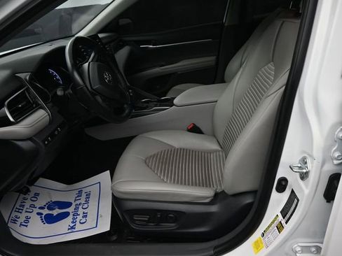 Used 2023 Toyota Camry SE image 11