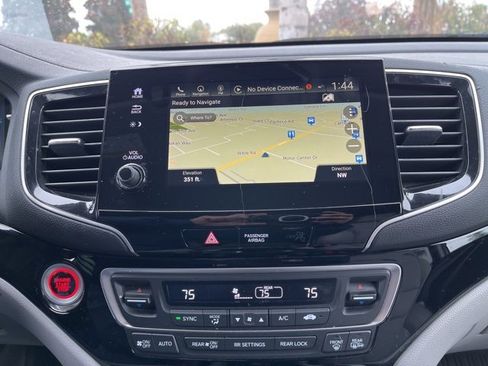 Used 2021 Honda Pilot Touring image 10