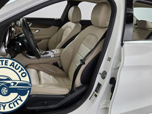 Used 2019 Mercedes-Benz C 300 4MATIC Sedan image 23
