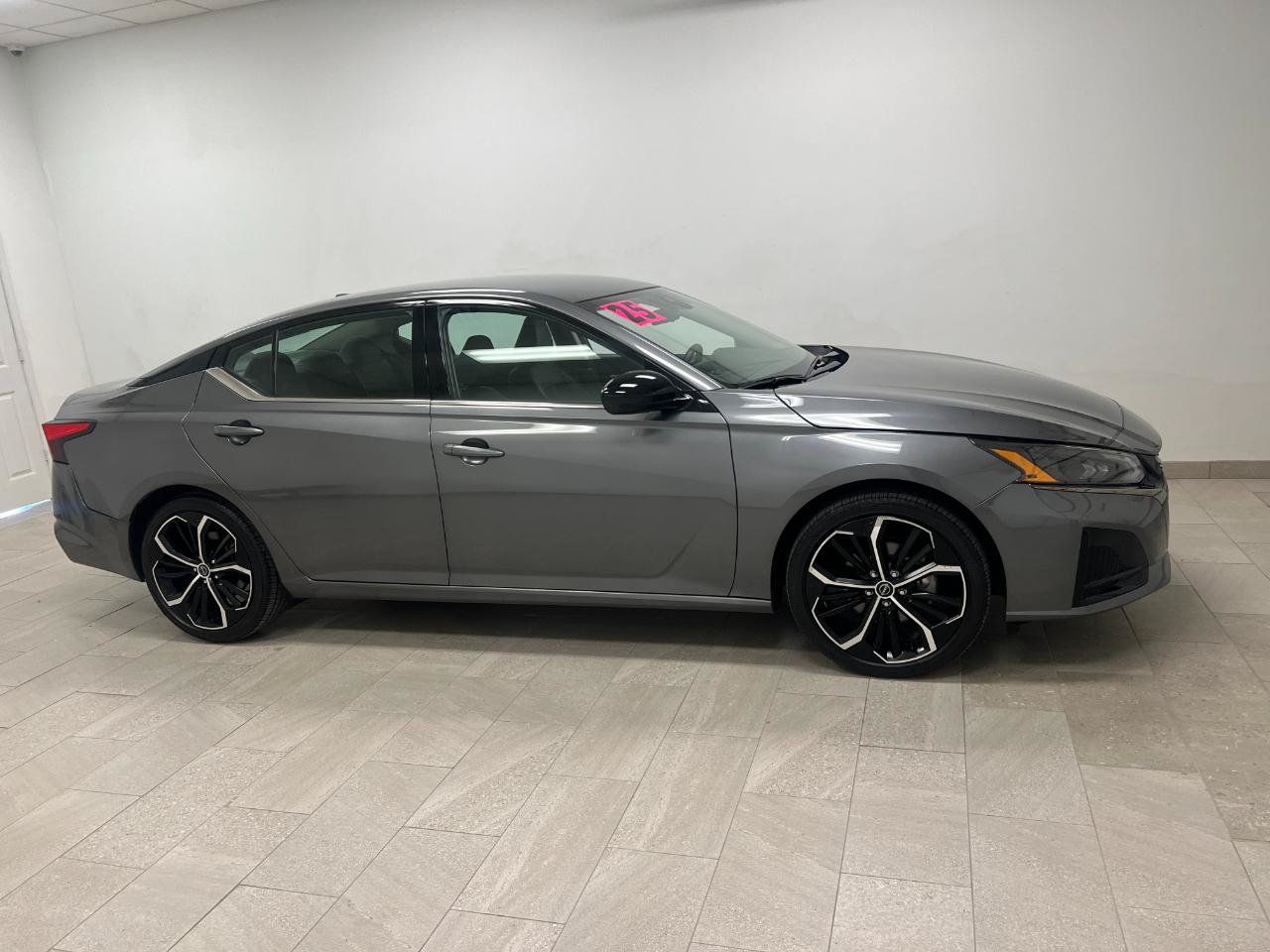 Used 2025 Nissan Altima 2.5 SR FWD image 6