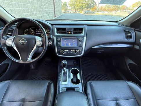 Used 2017 Nissan Altima 2.5 SL w/ 2.5 Technology Package FWD image 3