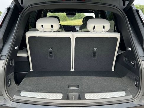 New 2026 Cadillac Vistiq Sport w/ LPO, Floor Liner Package AWD/4WD image 12