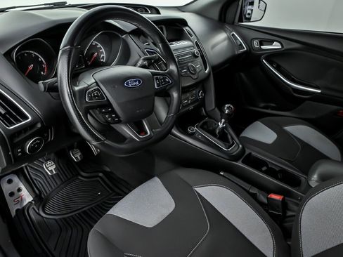 Used 2018 Ford Focus ST image 19