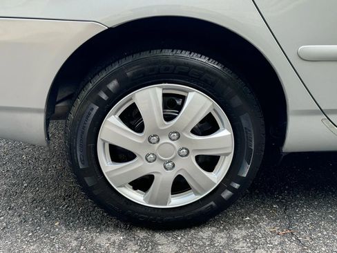 Used 2005 Toyota Corolla LE image 16