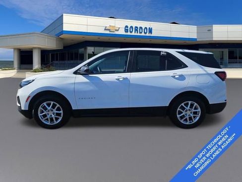 Used 2023 Chevrolet Equinox LS w/ LS Convenience Package image 2