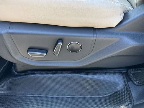 Used 2024 Ford Expedition Limited AWD/4WD image 12