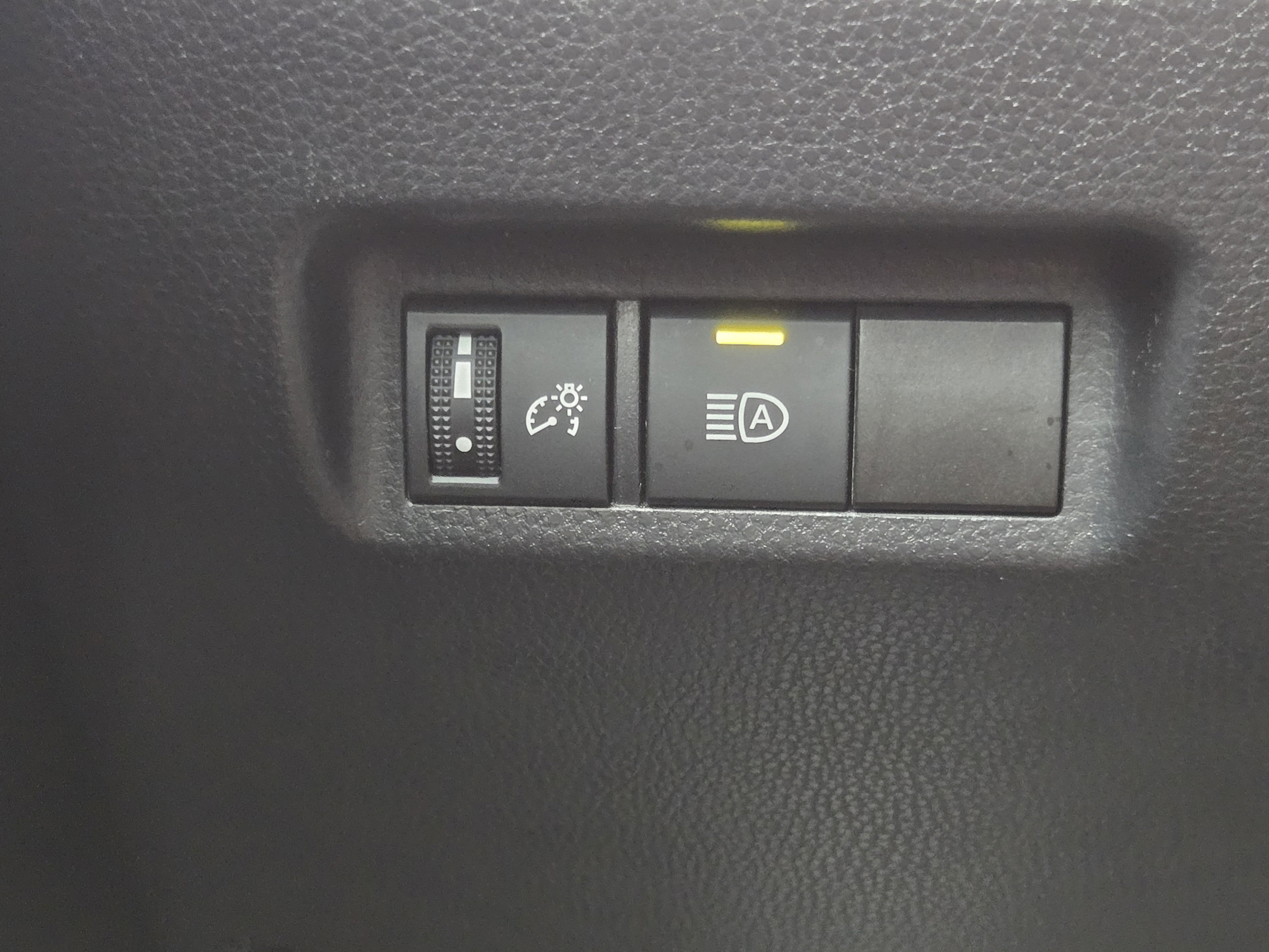 Used 2025 Toyota RAV4 XLE FWD image 19