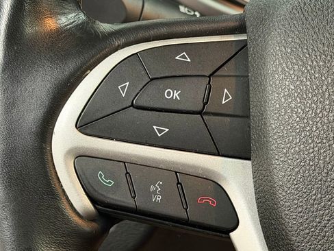Used 2016 Jeep Cherokee Trailhawk w/ Comfort/Convenience Group AWD/4WD image 38