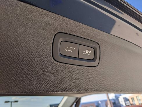 Certified 2025 Volvo XC90 B5 Core image 29