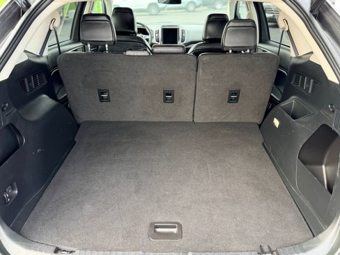 Used 2022 Ford Edge SEL w/ Convenience Package image 9