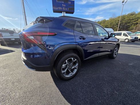 Used 2024 Chevrolet Trax LT w/ Driver Confidence Package image 6