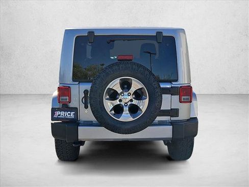 Used 2018 Jeep Wrangler Sahara w/ Connectivity Group AWD/4WD image 6