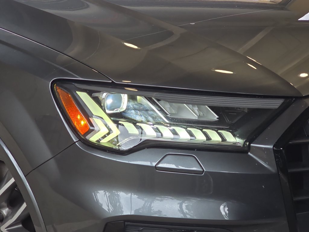 Used 2021 Audi SQ7 Premium Plus w/ Executive Package AWD/4WD image 32