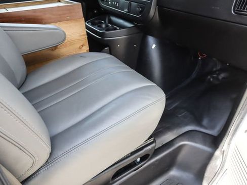 Used 2022 GMC Savana 2500 w/ Chrome Appearance Package RWD image 27