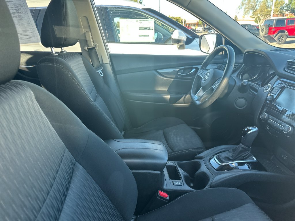 Used 2018 Nissan Rogue SV AWD/4WD image 3