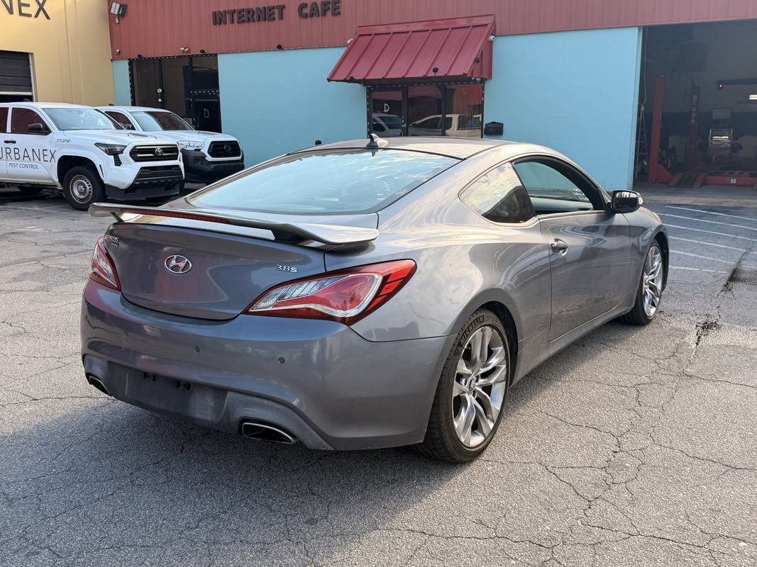 Used 2015 Hyundai Genesis 3.8 RWD image 3
