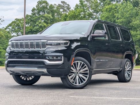 Used 2025 Jeep Grand Wagoneer 4WD image 4
