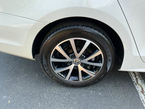 Used 2017 Volkswagen Jetta SE image 25