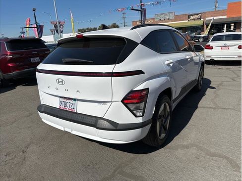 Used 2025 Hyundai Kona SEL FWD image 7