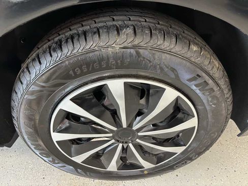 Used 2018 Chevrolet Cruze LS FWD image 24