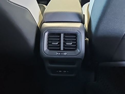 New 2026 Volkswagen Taos SE image 18