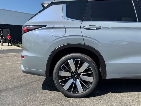 New 2026 Mitsubishi Outlander SEL FWD image 15