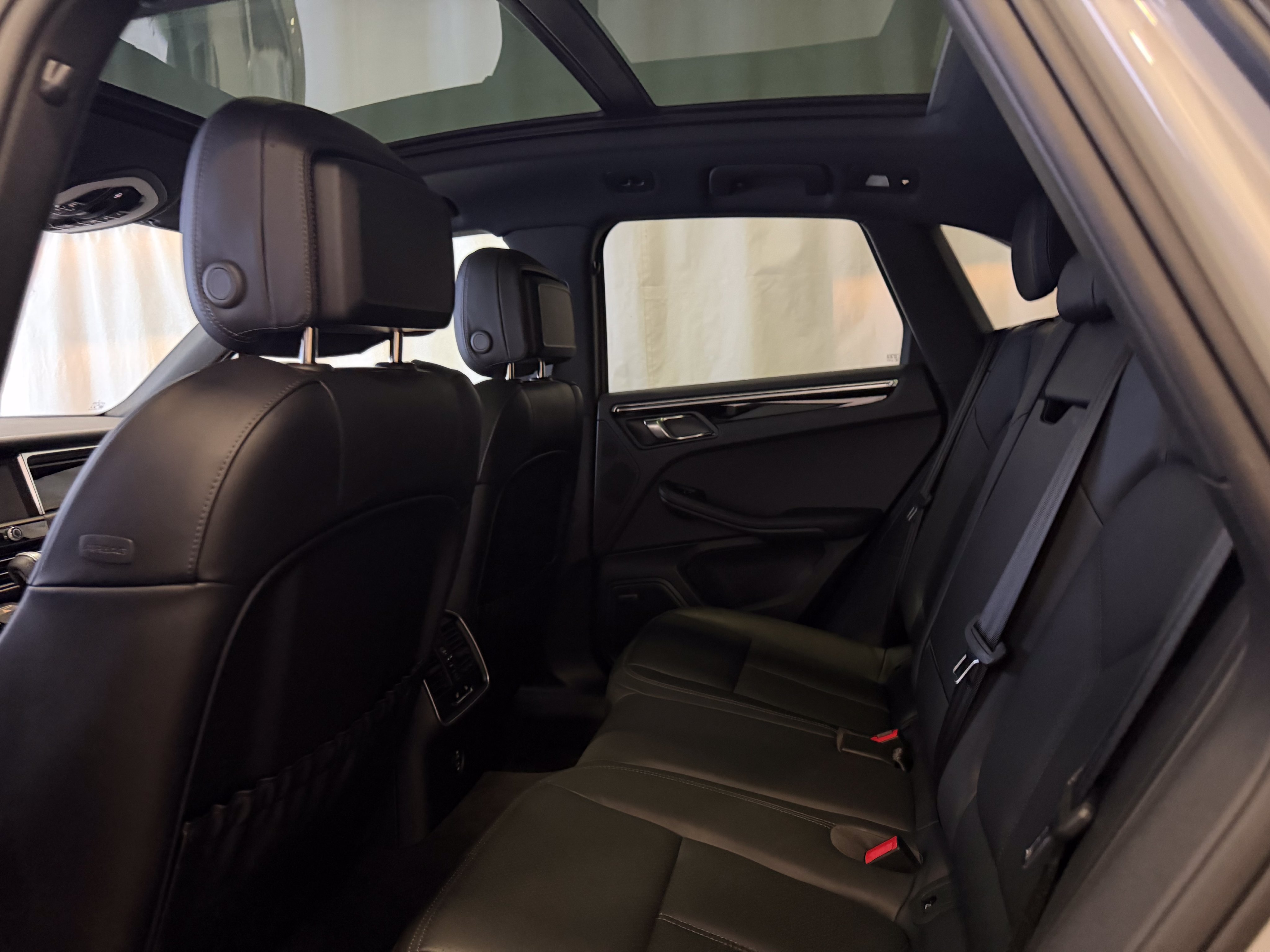 Certified 2026 Porsche Macan AWD/4WD image 25