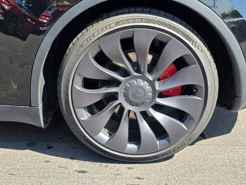 Used 2023 Tesla Model Y Performance AWD/4WD image 3