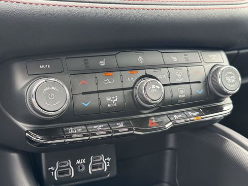 Used 2025 Dodge Durango GT AWD/4WD image 5