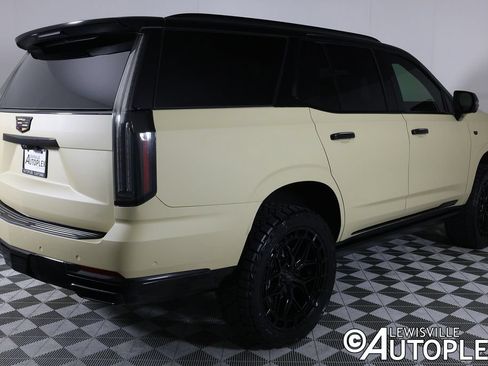 Used 2025 Cadillac Escalade Sport w/ Touring Package AWD/4WD image 5