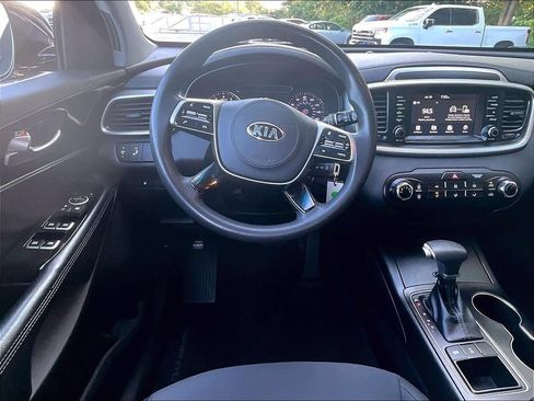 Used 2019 Kia Sorento AWD image 16