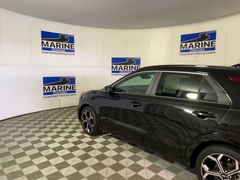 Used 2024 Kia Niro EX Touring FWD image 8