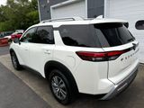 Used 2022 Nissan Pathfinder SL image 6
