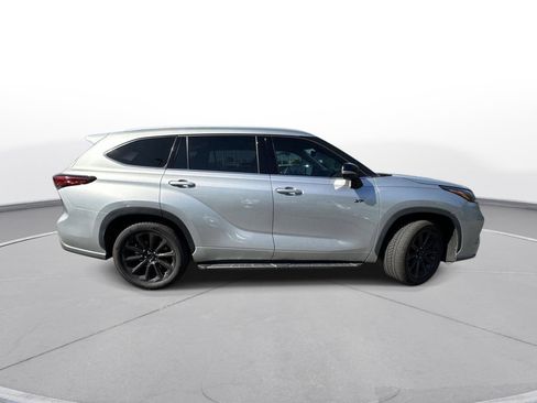 Used 2022 Toyota Highlander XLE image 5