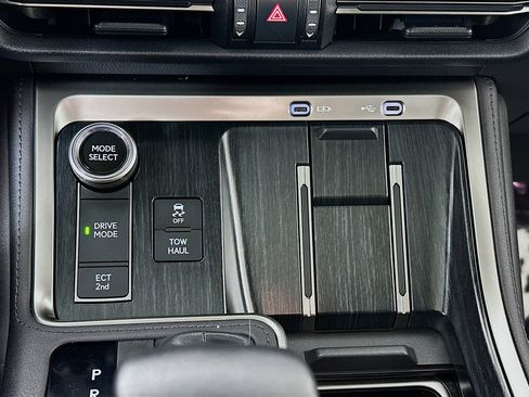 Used 2024 Lexus GX 550 w/ Accessory Package (2T) image 15