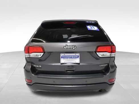 Used 2021 Jeep Grand Cherokee Laredo AWD/4WD image 3