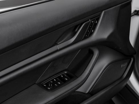 Used 2022 Porsche Taycan image 56