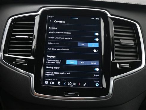 Used 2023 Volvo XC90 B6 Ultimate w/ Protection Package Premier image 18