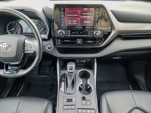 Used 2020 Toyota Highlander XLE image 43