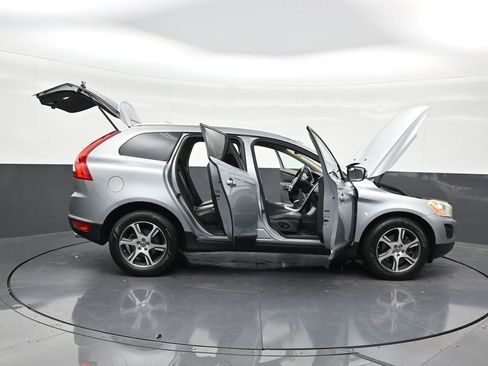 Used 2013 Volvo XC60 T6 AWD/4WD image 32