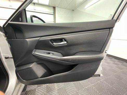 Used 2022 Nissan Sentra SV FWD image 12