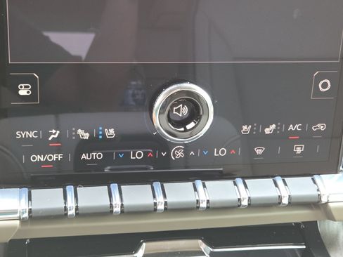 New 2026 GMC Yukon XL Denali w/ Denali Reserve Package AWD/4WD image 39