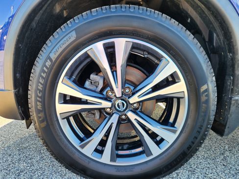 Used 2019 Nissan Rogue SV w/ Premium Package image 20