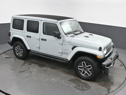 Used 2024 Jeep Wrangler Sahara image 43