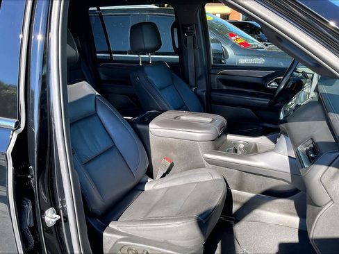 Used 2021 Chevrolet Suburban LT image 7